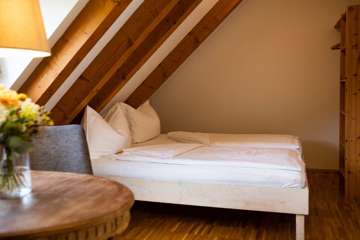 Blick zum Bett