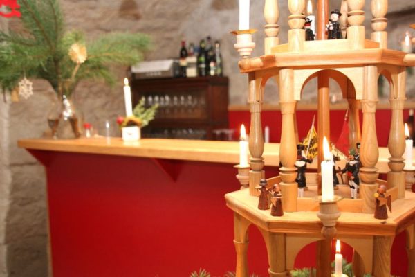 weihnachtlich_geschmückte_bar | Haus Steinbach